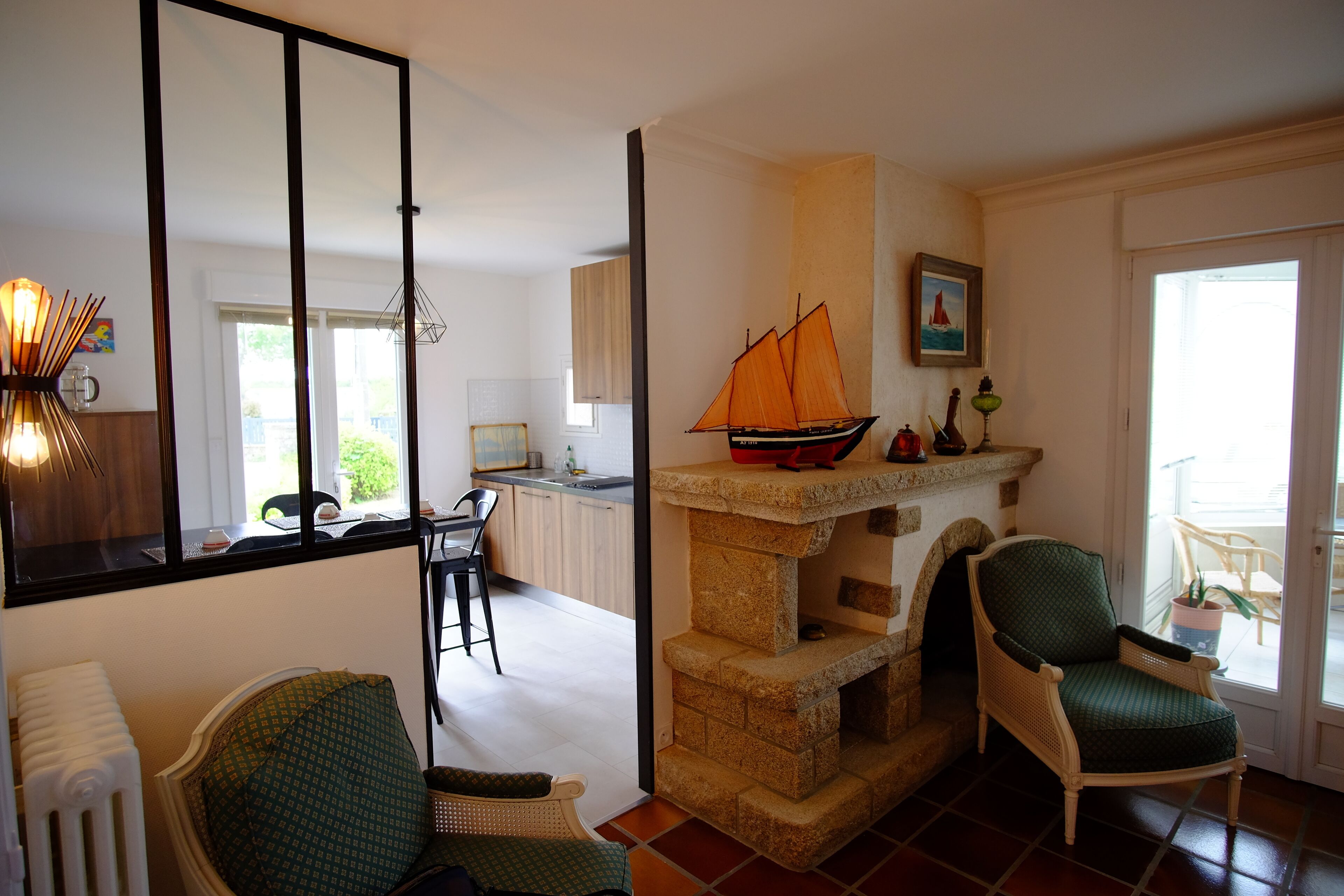 HOUSE ON ONE LEVEL WITH VERANDA, ENCLOSED GARDEN WITH BONO, GULF OF MORBIHAN