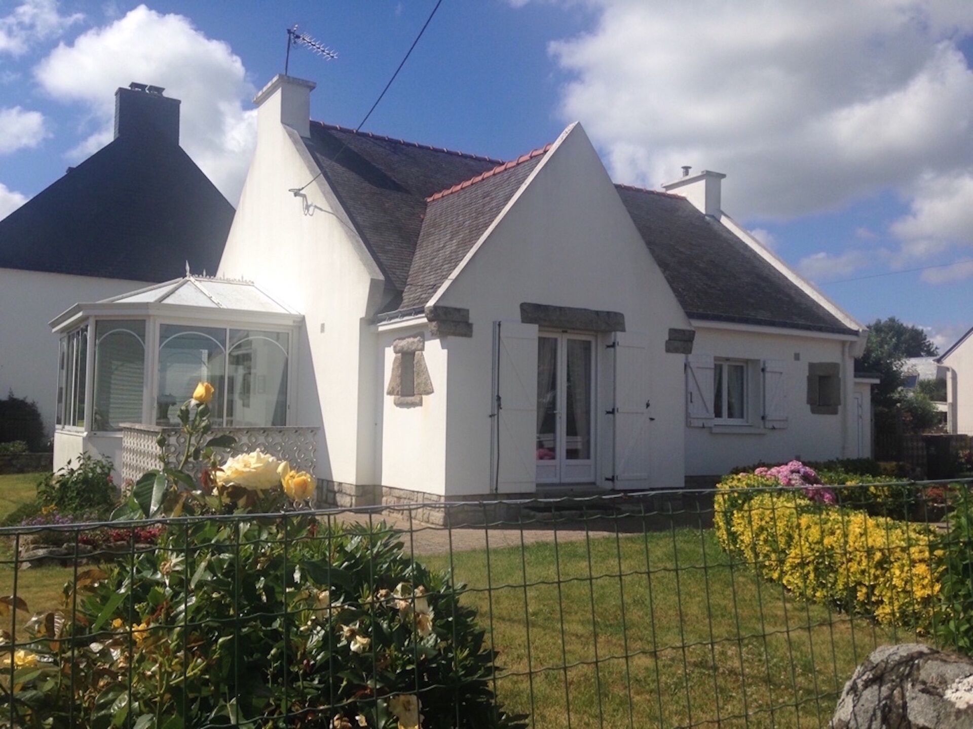 HOUSE ON ONE LEVEL WITH VERANDA, ENCLOSED GARDEN WITH BONO, GULF OF MORBIHAN