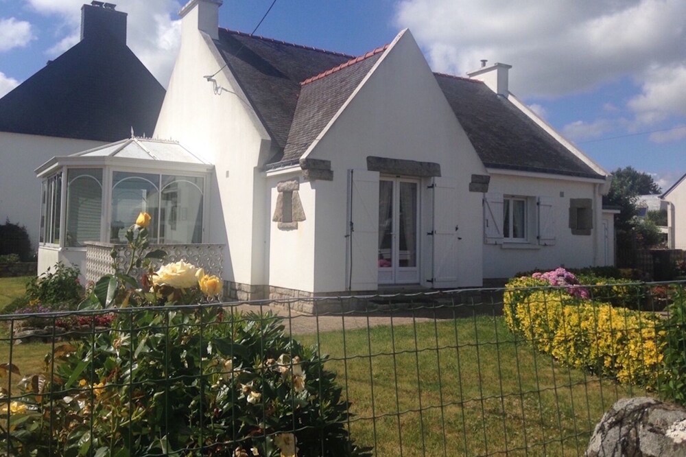 HOUSE ON ONE LEVEL WITH VERANDA, ENCLOSED GARDEN WITH BONO, GULF OF MORBIHAN