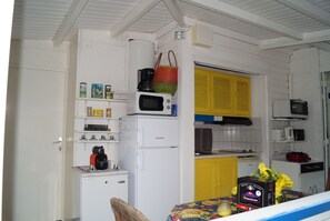 Microwave, coffee/tea maker, cookware/dishes/utensils