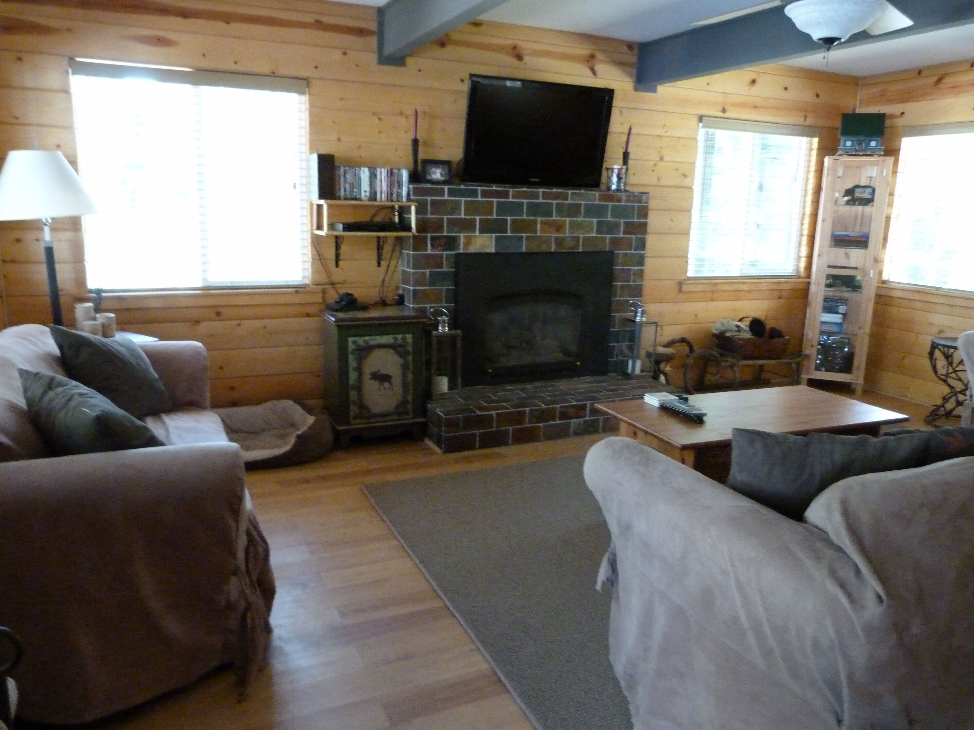 GET READY FOR SNOW! 5 ski resorts within 8 miles-- Play- Relax-private sled hill