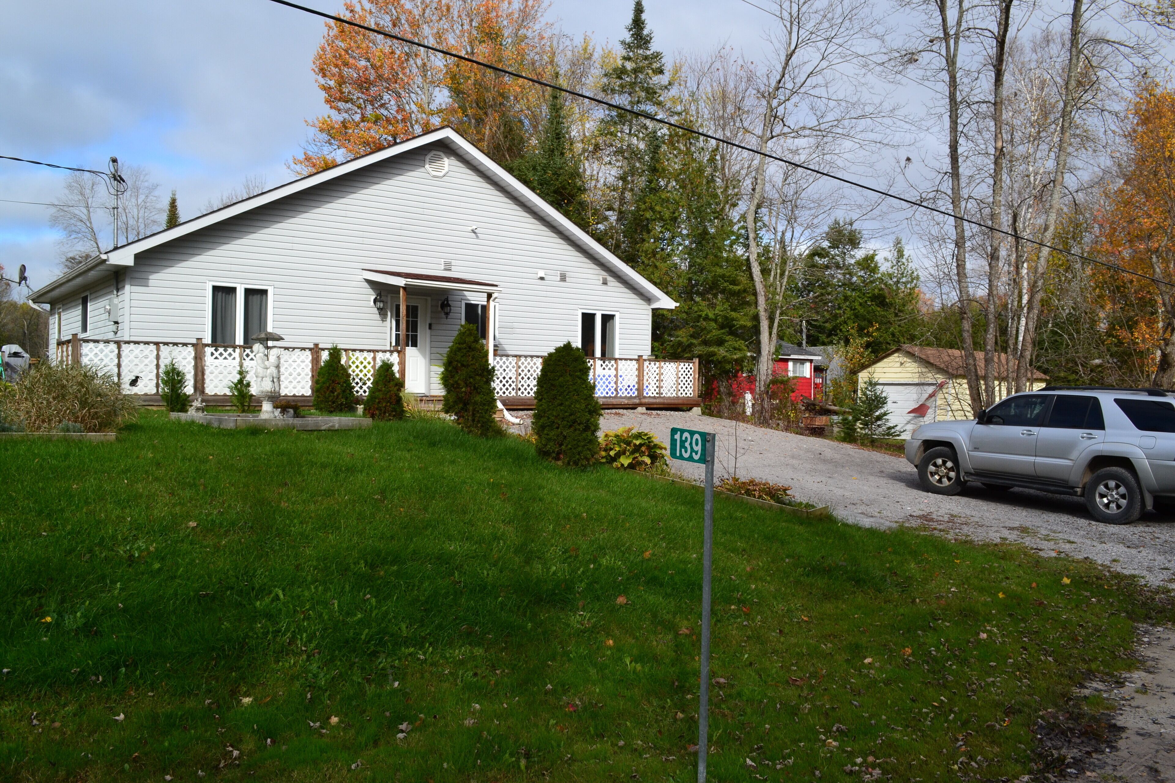 Margaret's cottage 3 Br water front.