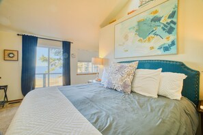 8 bedrooms, desk, iron/ironing board, travel cot