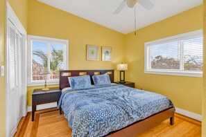 5 bedrooms, iron/ironing board, free WiFi, bed sheets - Big Kahuna  an expansive and inviting 5-bedroom, 4-bathroom single-family haven that encapsulates the essence of Florida Keys living (Marathon)