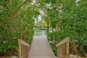 Property grounds - Big Kahuna  an expansive and inviting 5-bedroom, 4-bathroom single-family haven that encapsulates the essence of Florida Keys living (Marathon)