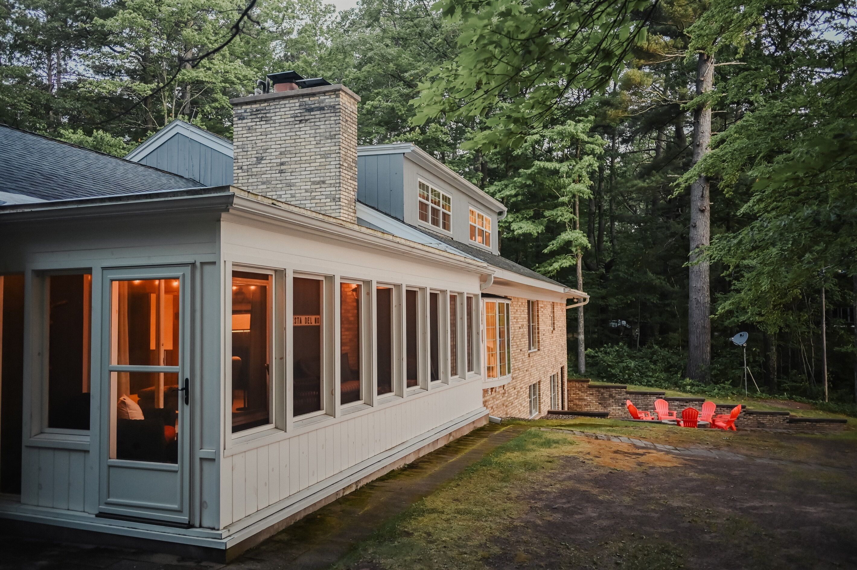 The Brick House on MW Chain, 200' of Frontage