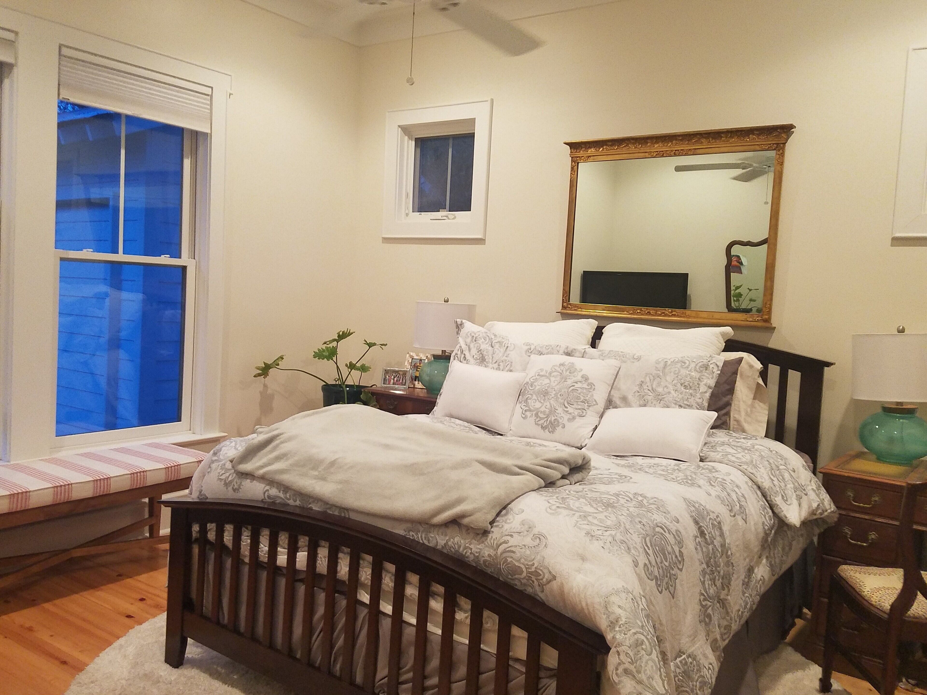 Bike to beach, 10 min to downtown, sleeps 7