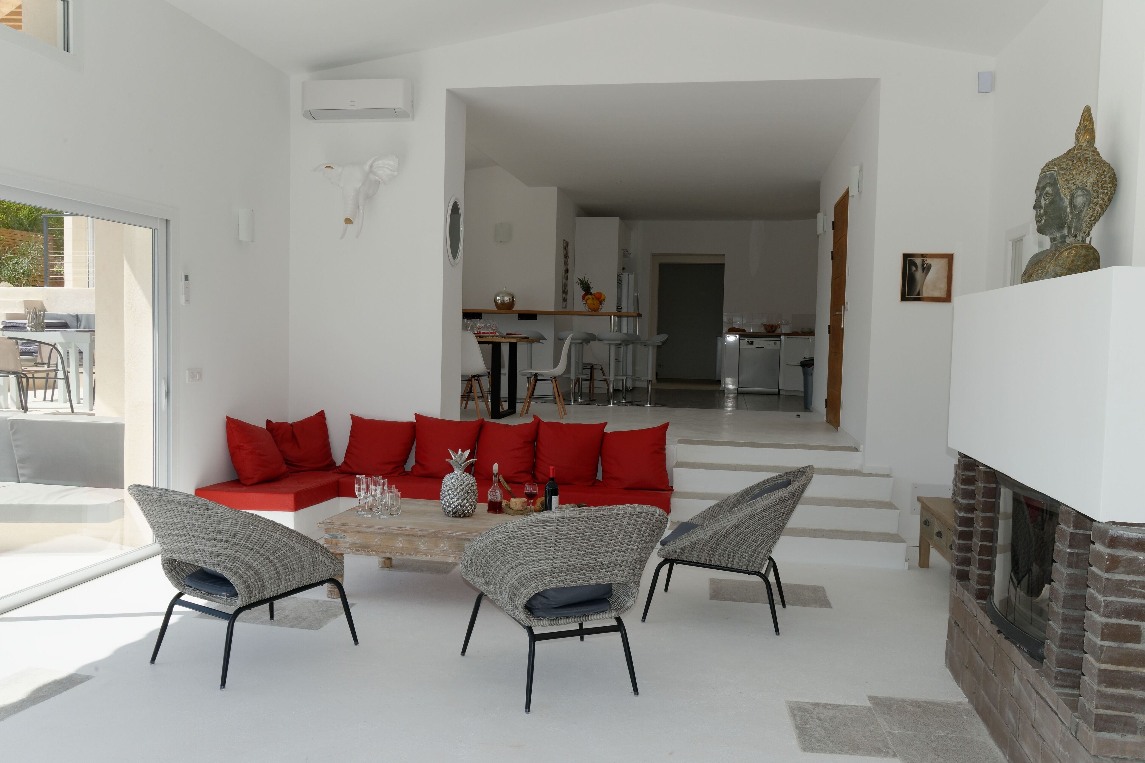 Beautiful new villa of 300 m2, sea view, pool, spa, sauna, gym