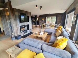 Fernseher, Kamin