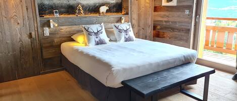 4 bedrooms, iron/ironing board, travel cot, free WiFi