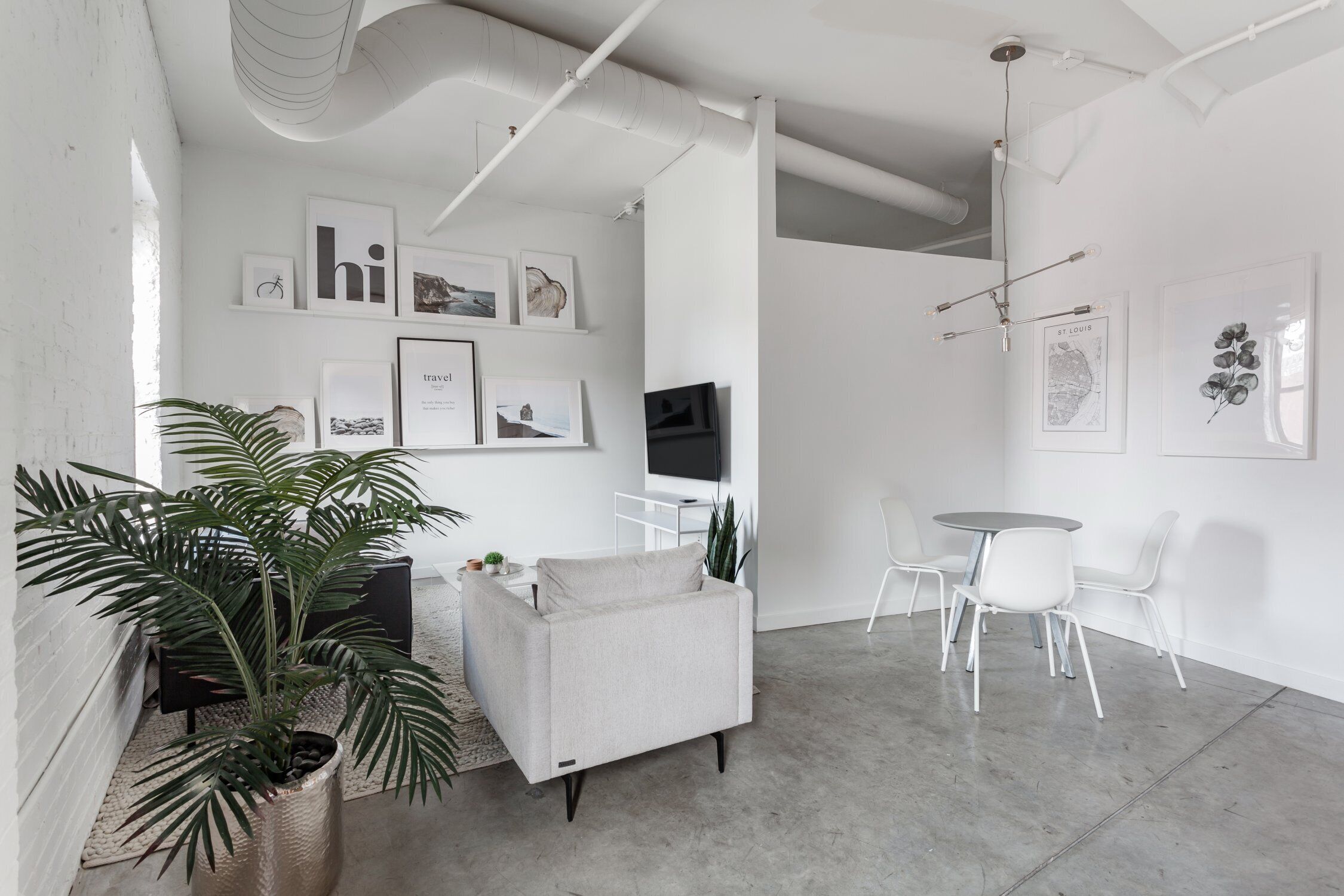 Industrial Chic Penthouse Loft Close to the Gateway Arch