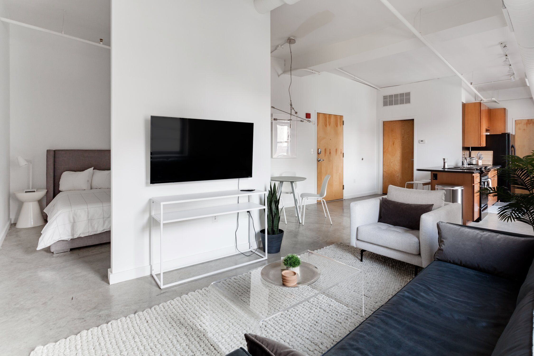 Industrial Chic Penthouse Loft Close to the Gateway Arch