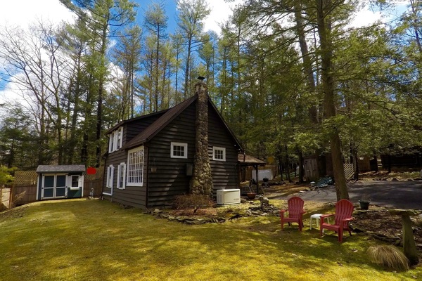 Charming, country home on mountain base, 3/4 acre