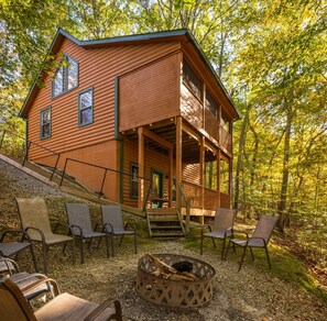 Property grounds - Bluebird Cabin (Hocking Hills area) (Sugar Grove)