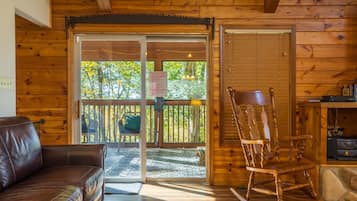 TV connectée, cheminée, jeux vidéo, table de tennis de table