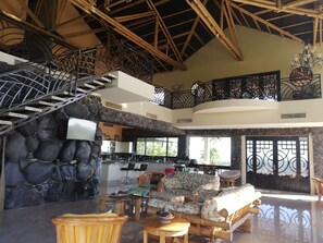 Smart-TV, DVD-spiller, bordtennis og filmbibliotek