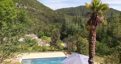 Villa SUD ARDECHE avec piscine privative à 5mn des Vans