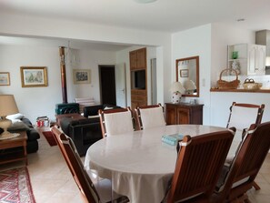 TV, fireplace, table tennis, stereo - BEAUTIFUL RECENT PROPERTY WITH ALL COMFORT, 5 MINS FROM VANS (Pigère)