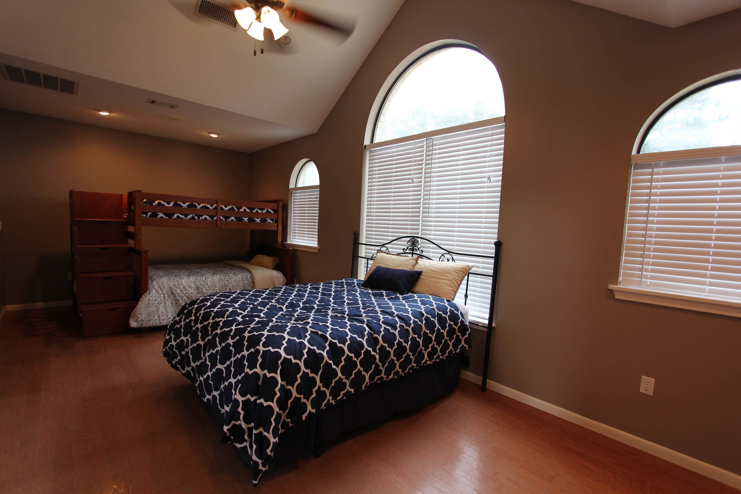 Waterfront Get-A-Way, Rayburn Country