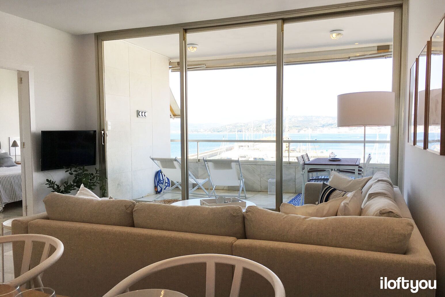 Spacious apartment with spectacular sea views