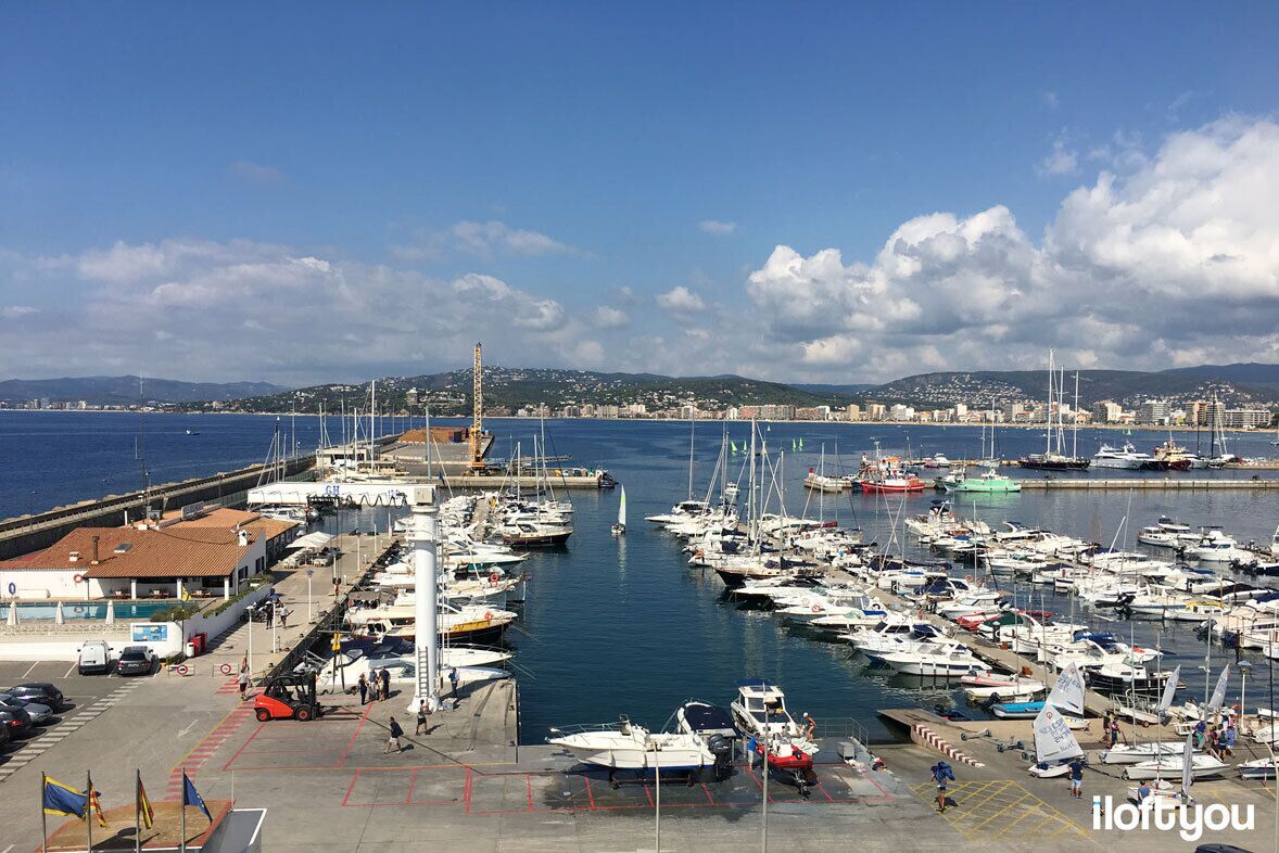 Spacious apartment with spectacular sea views