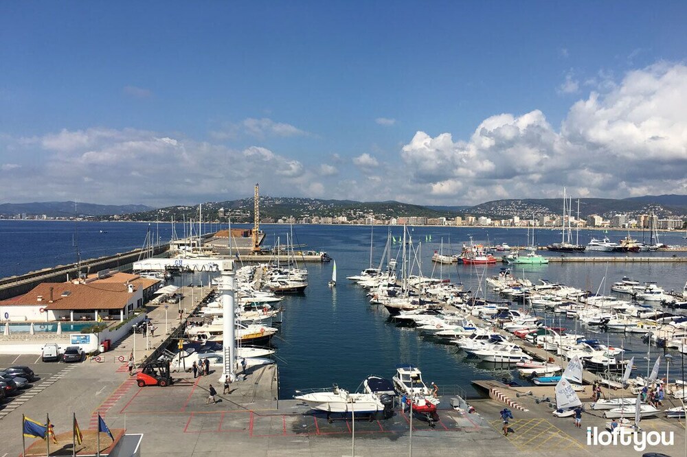 Spacious apartment with spectacular sea views