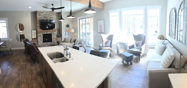 Smart-TV, Kamin, Videospiele, Stereoanlage