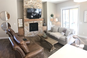 Smart TV, fireplace, video games, stereo - Look No Further! Brand New Build in Winter Park/Fraser (Fraser)