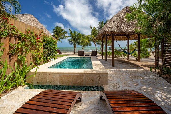 حمّام سباحة خارجي