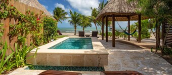 Turtle Villa - ALL INCLUSIVE Luxury One Bed Beachfront Villa with Plunge Pool