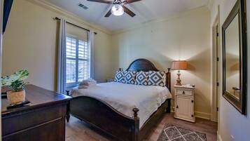 3 bedrooms, desk, iron/ironing board, travel crib