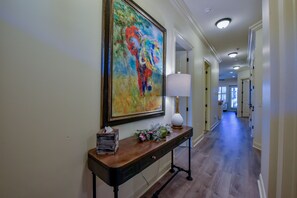 Interior - Land of Oz- Book for Football Season! Scenic River Views and Trail! (Tuscaloosa)