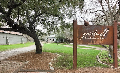 Hill Country condo in historic Gruene on the Guadalupe River & Gruene Hall