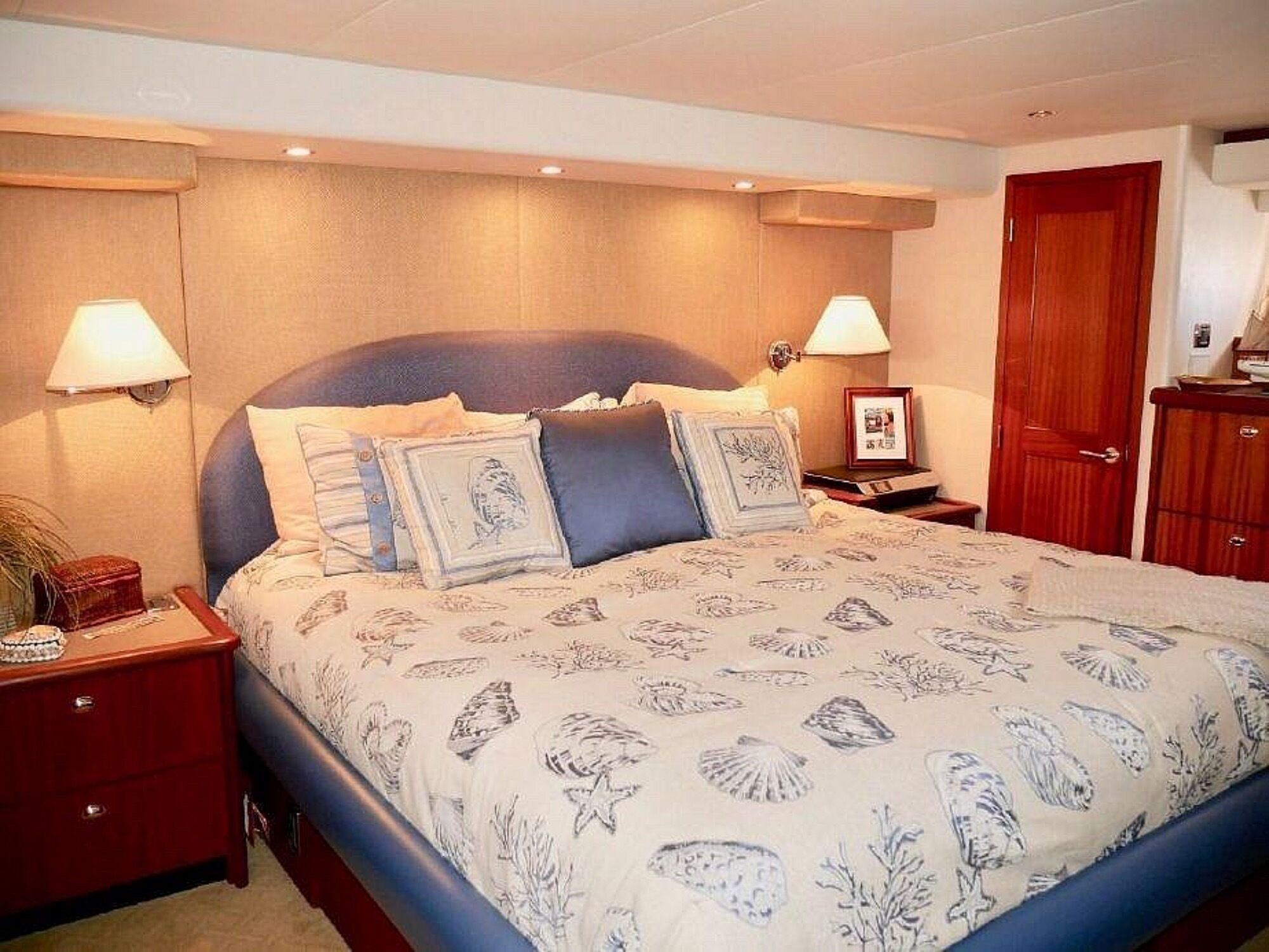 Motor Yacht Indulgence- Ever dream of a Yachting Lifestyle? Cruises included!