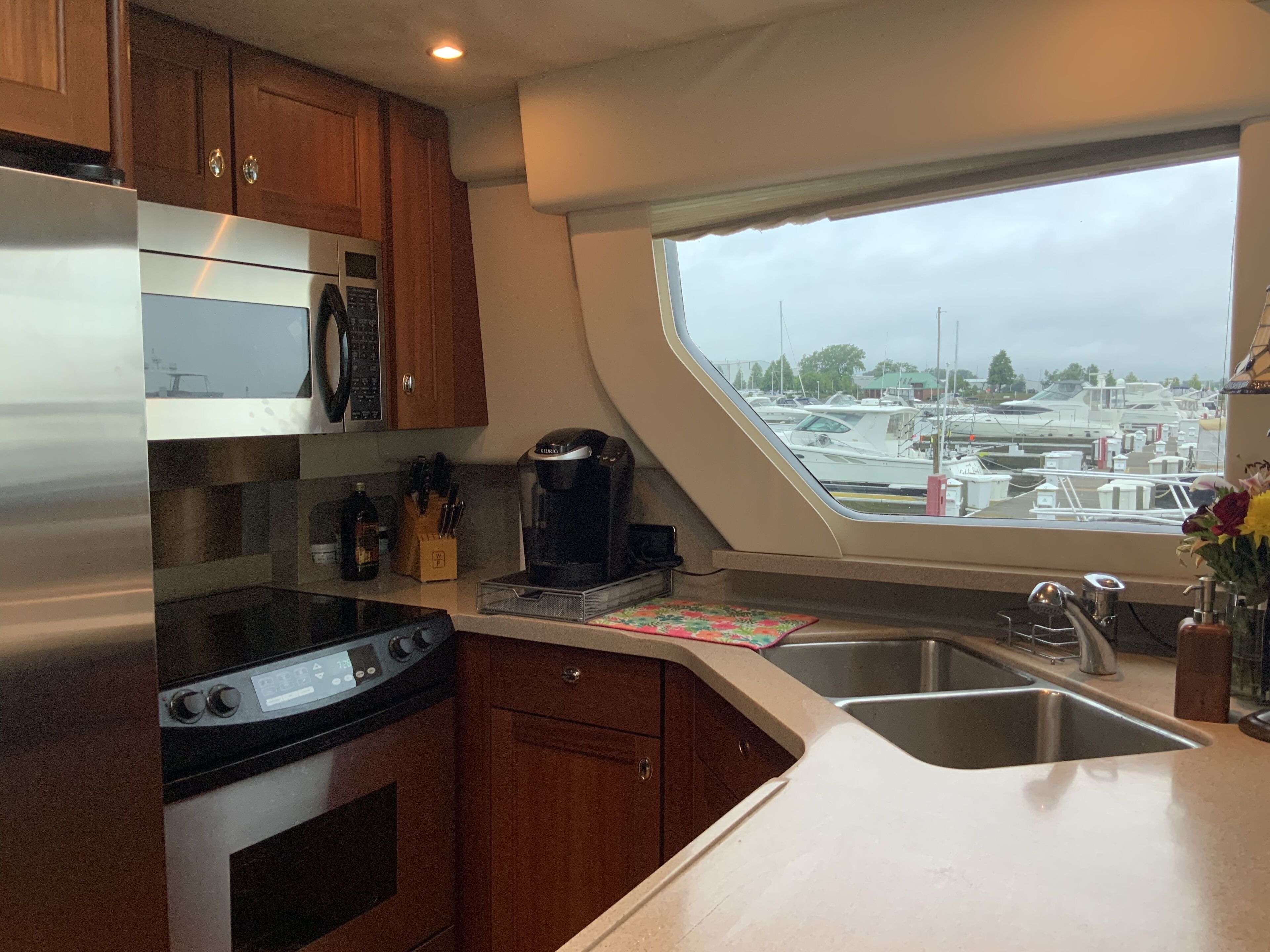 Motor Yacht Indulgence- Ever dream of a Yachting Lifestyle? Cruises included!