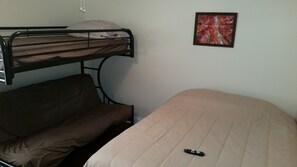 2 makuuhuonetta, ilmainen Wi-Fi, vuodevaatteet