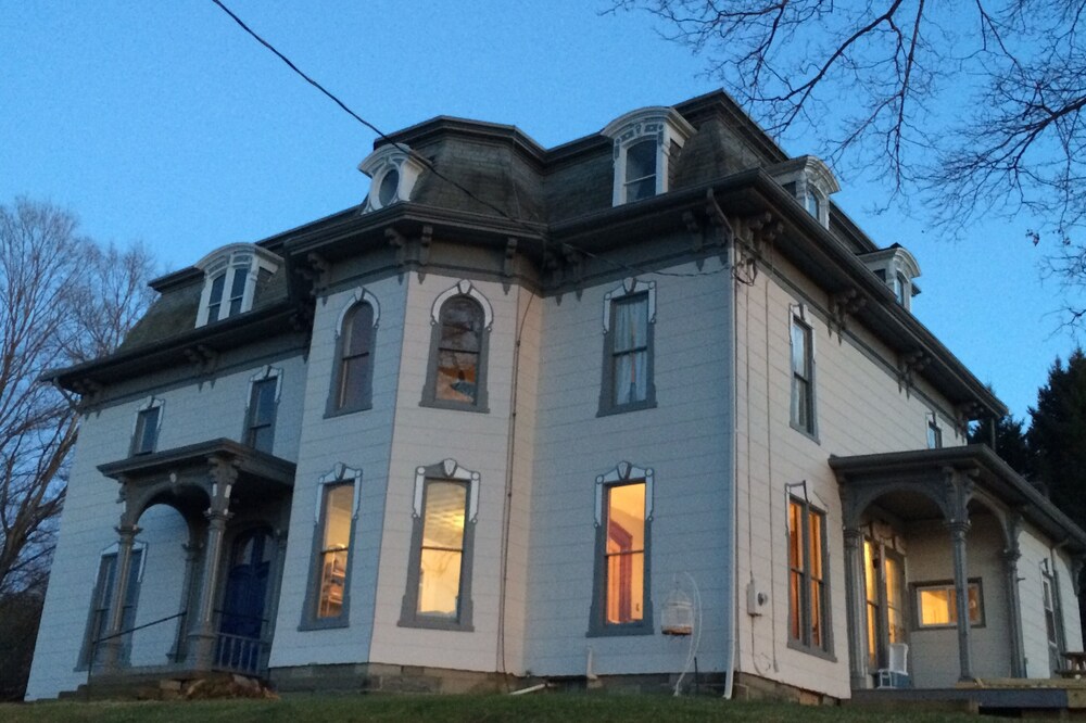 Cozy Victorian Mansion with room for your whole family