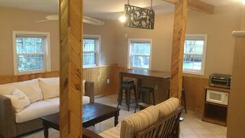 Smart-TV, BĂŒcher, Stereoanlage