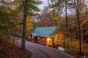 Exterior - Cardinal Cabin (Hocking Hills area) (Sugar Grove)
