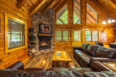 Cardinal Cabin (Hocking Hills area)