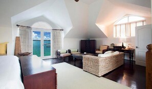 3 bedrooms, iron/ironing board, WiFi, bed sheets - 3 Bedroom 3.5 Bath Villa on the Water (Exuma)