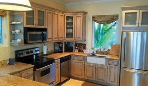 Fridge, microwave, oven, stovetop - 3 Bedroom 3.5 Bath Villa on the Water (Exuma)