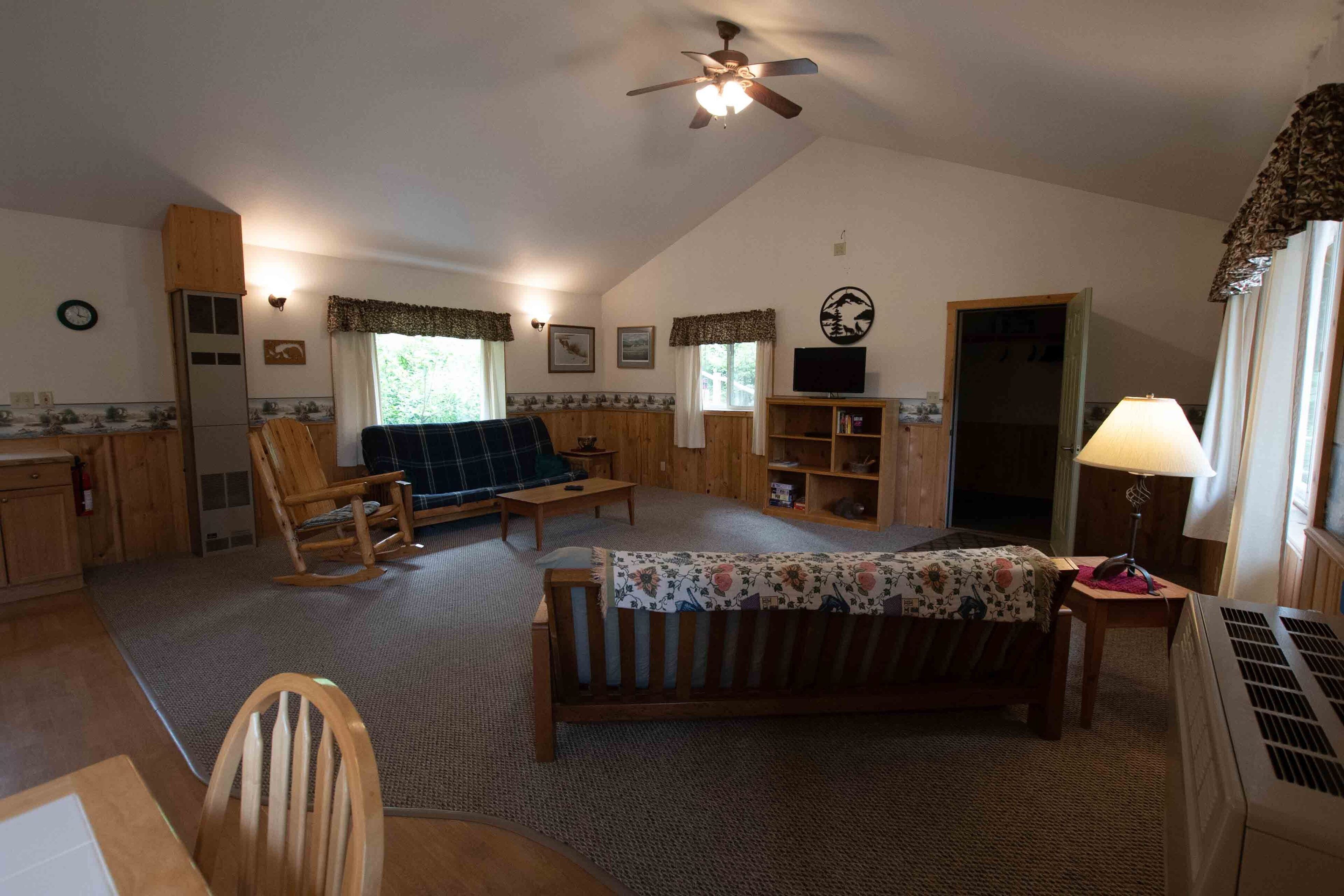 Gate Creek Cabins | Beaver's Hideaway