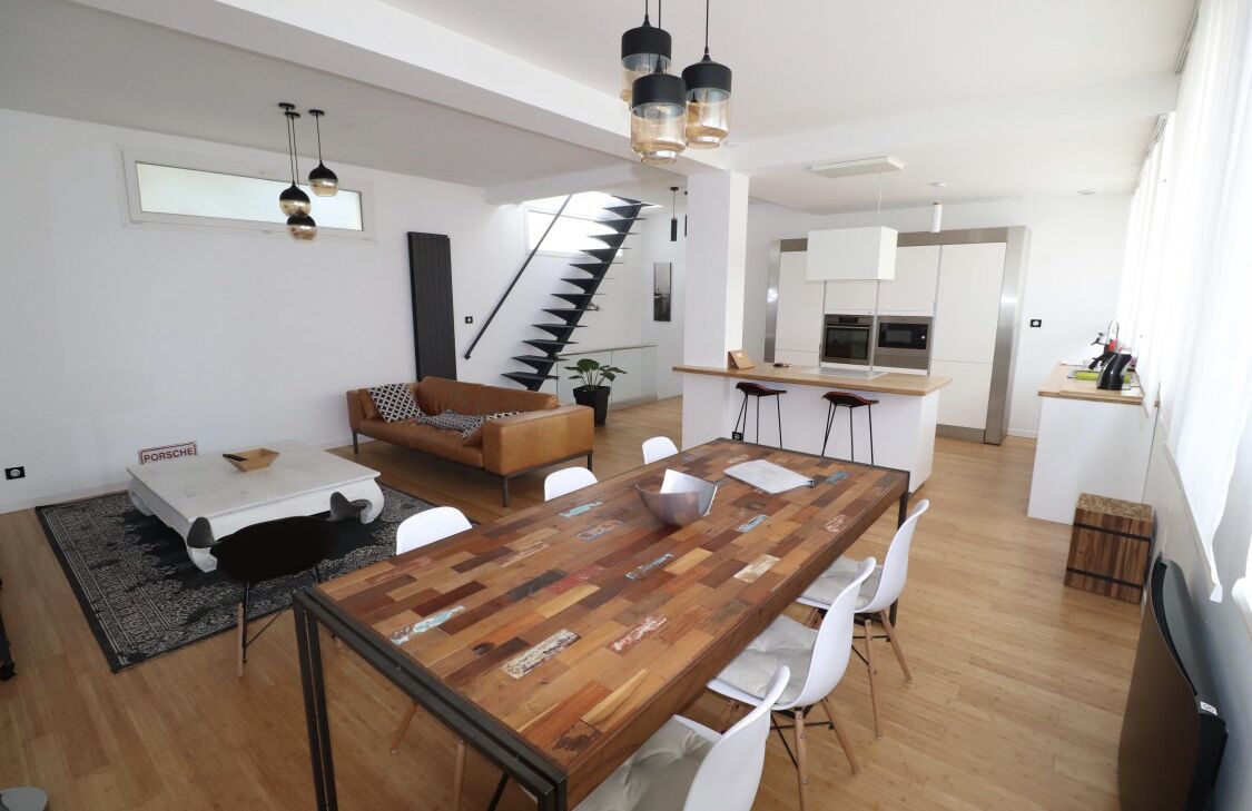 Brest Loft, sleeps 8, with jacuzzi 