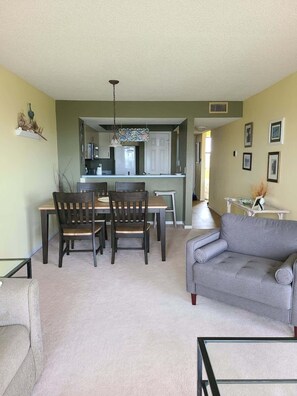 Smart TV, books, stereo - Beautiful Views from Sailor's Paradise (Avon)