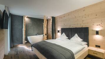 Familienapartment, 3 Schlafzimmer (Cir) | Wohnbereich | Flachbildfernseher, Fußbodenheizung