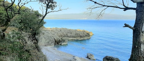 Plage à proximité, chaises longues