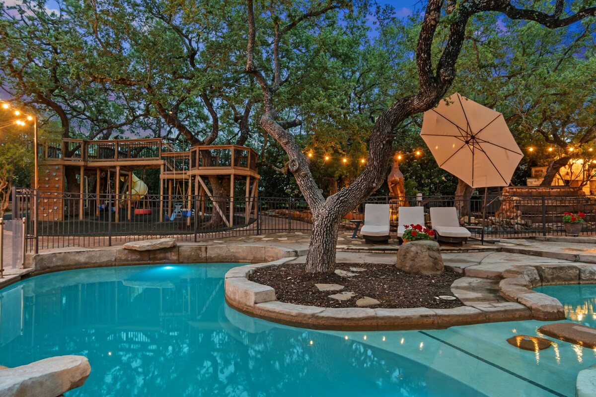 Luxury Family Getaway, Pools, Hot Tub, Playground & Sleeps upto 18