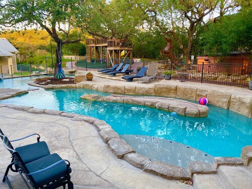 Luxury Family Getaway, Pools, Hot Tub, Playground & Sleeps upto 18