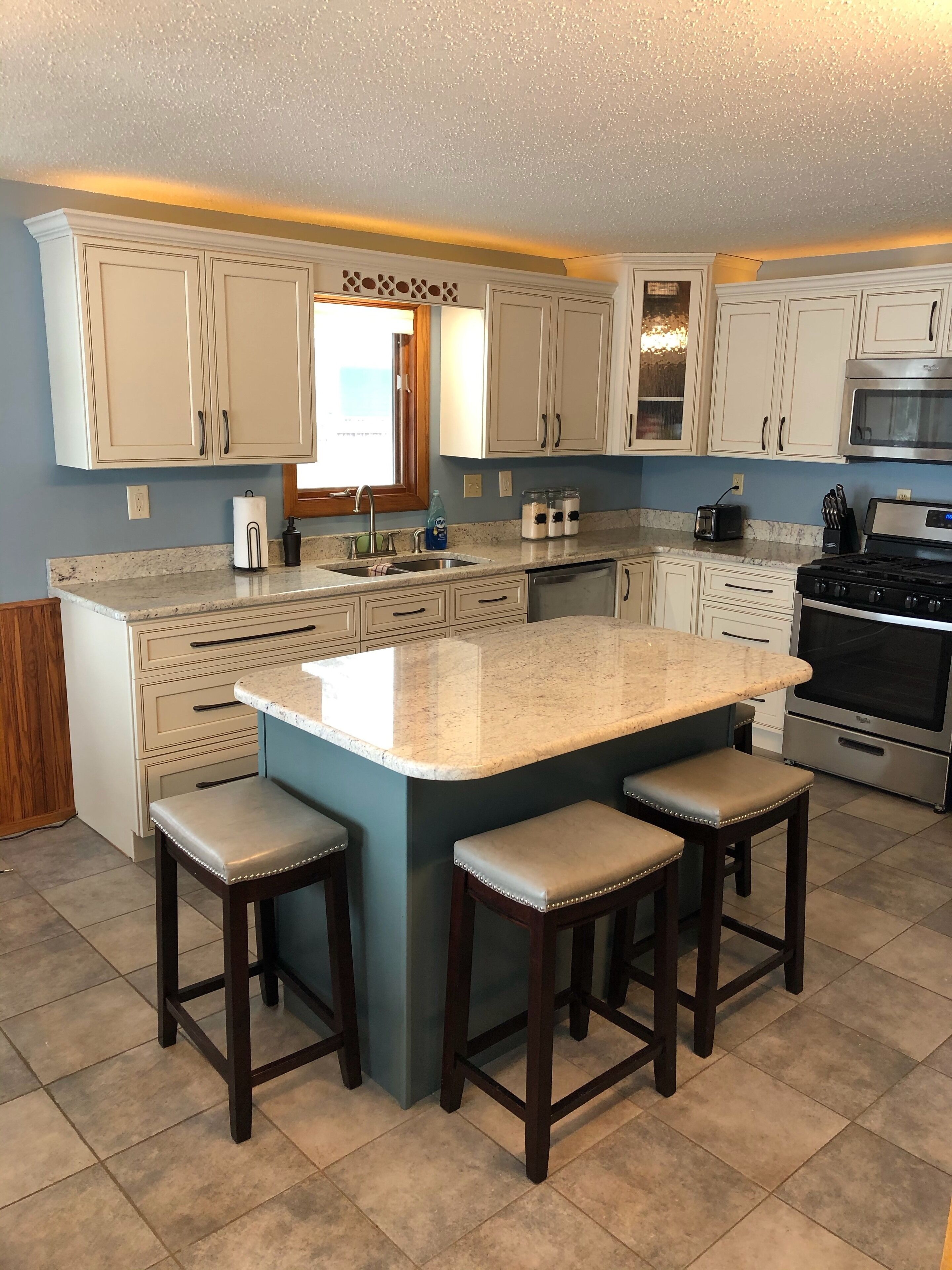 Beautiful lake side house with plenty of space to relax